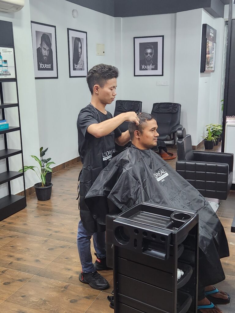 Best Salon in HRBR Layout haircut