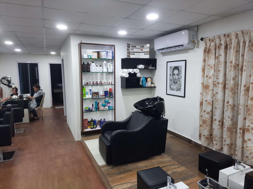 A Complete Guide on Choosing the Best Unisex Salon in Indiranagar