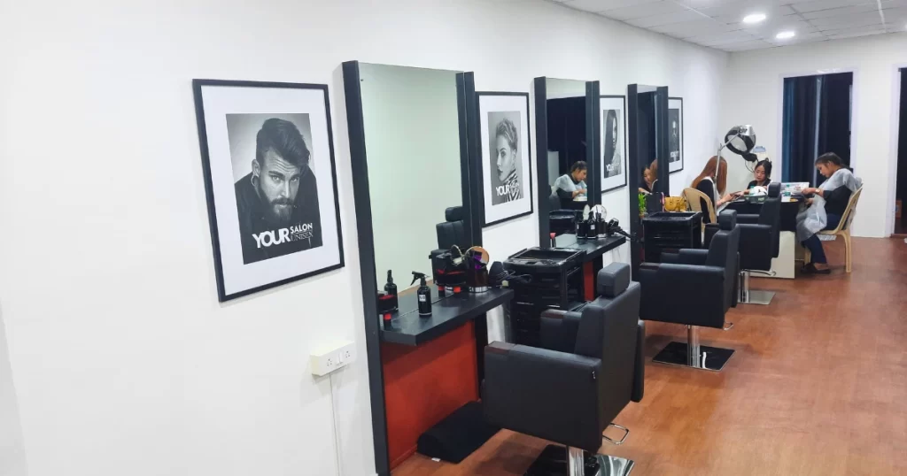 Salons in Indiranagar That Specialize in Specific Hair Types
